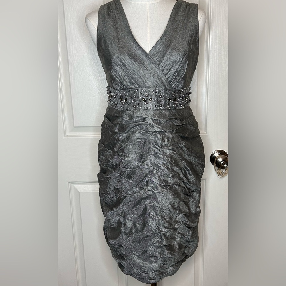 R & M Richards Evening Dress Jeweled Sequined Size 6P‎